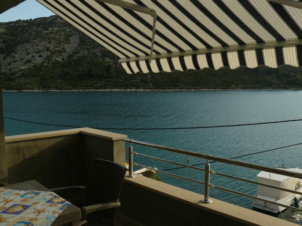 Apartments Selina Vinišće エクステリア 写真