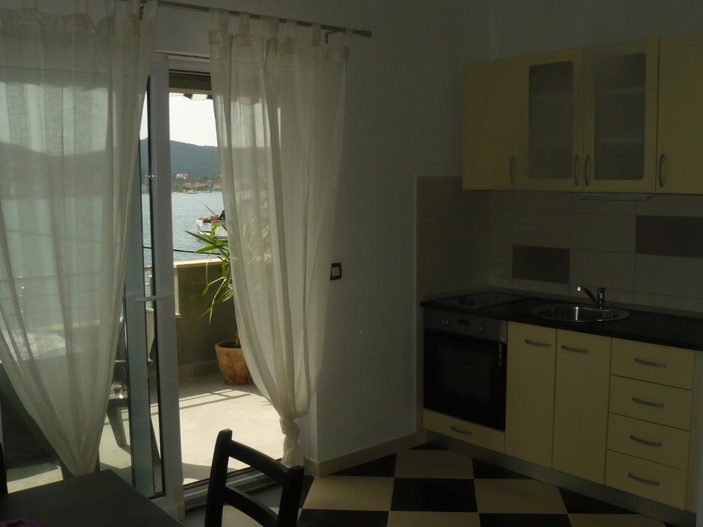Apartments Selina Vinišće エクステリア 写真