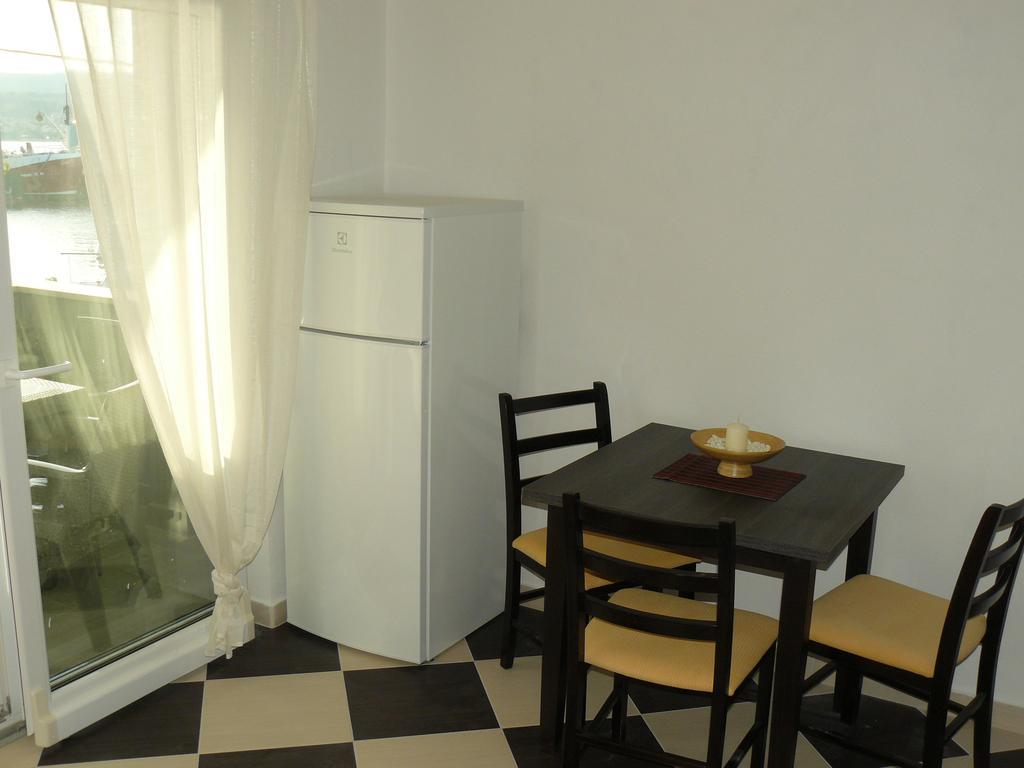 Apartments Selina Vinišće エクステリア 写真